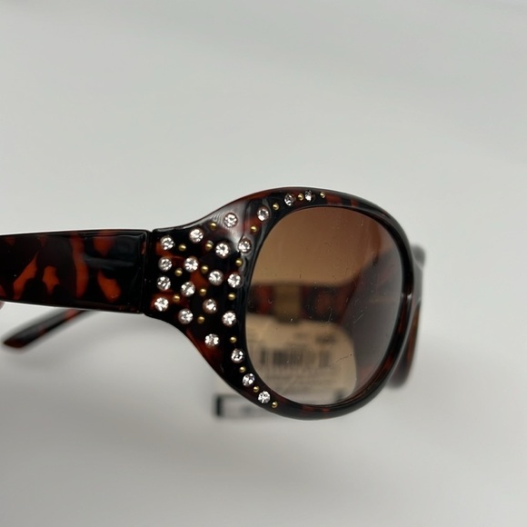 MIXIT Luxe Animal Print Single Bridge Sunglasses with‎ Rhinestone Temple Accents - Picture 6 of 6